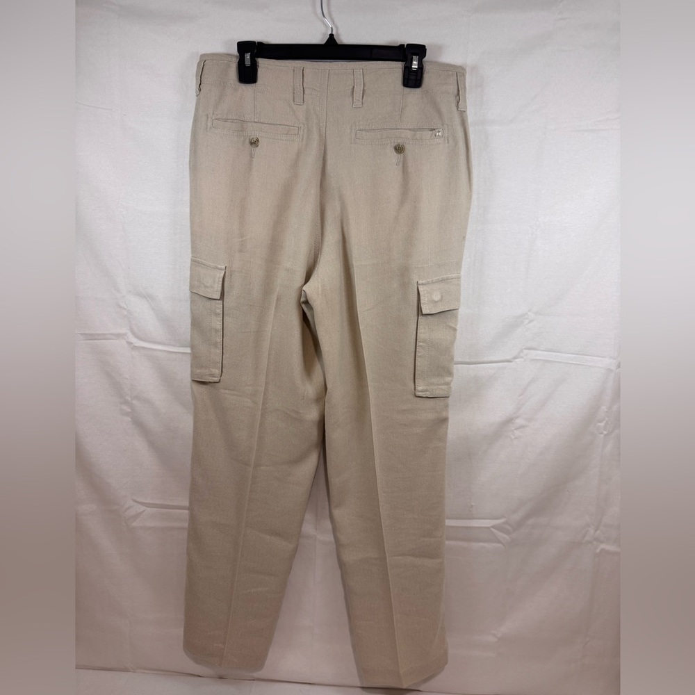 Tommy Bahama silk linen cargo pants size 33

In Excellent Condition! - Picture 11 of 14